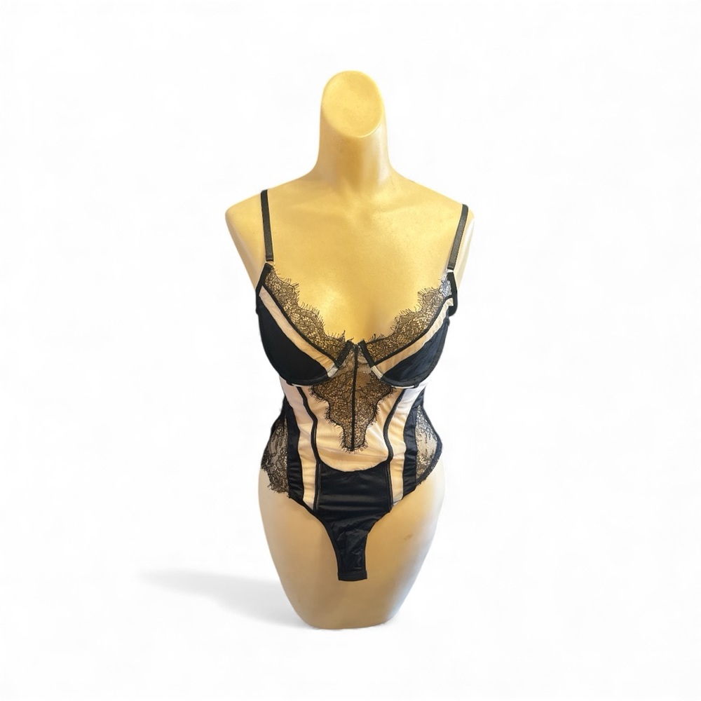 New Black and Nude Sexy Lace Snapcrotch Bodysuit size Large